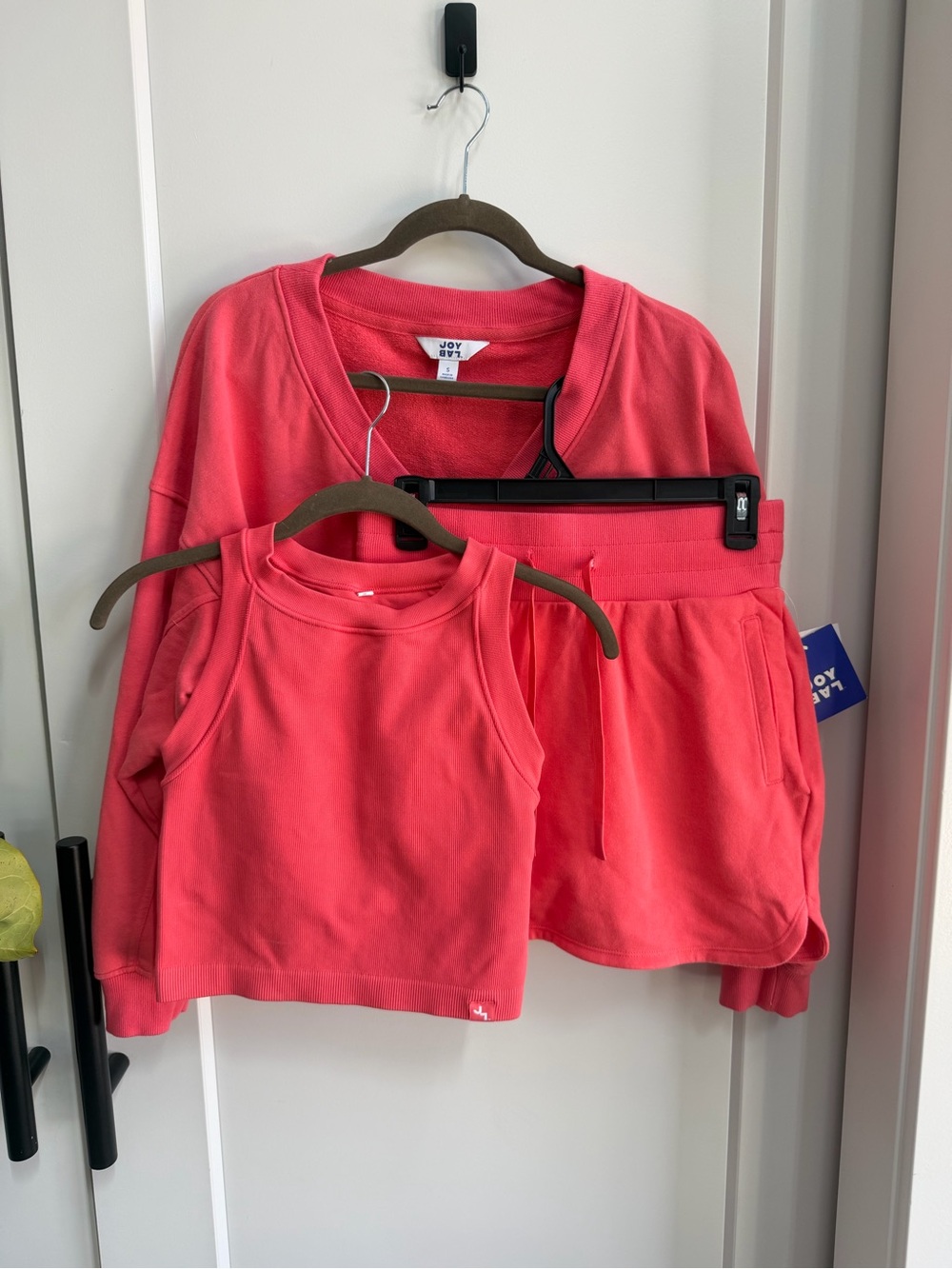 🌺 *SET* Sz Small JoyLab Coral 3-Piece Top & Shorts Set